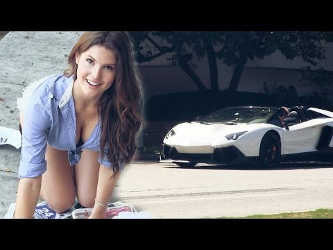 فيديو جمال فتاة يتسبَّب في سرقة سيارة شاب