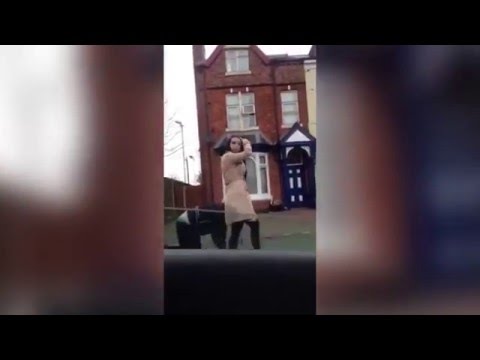 فيديو فتاة بريطانية تسحب رجلا خلفها مثل الكلب