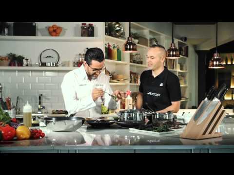 شاهد إنييستا يتحول من رسام إلى طباخ