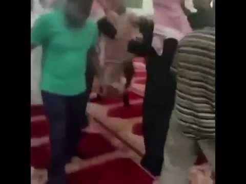 شجار بالأيدي داخل مسجد في دولة خليجيَّة