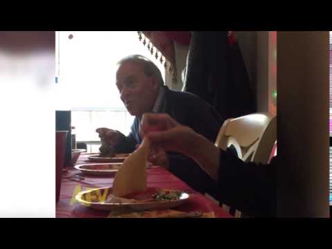 رجل عجوز يضع زوجته في موقف محرج