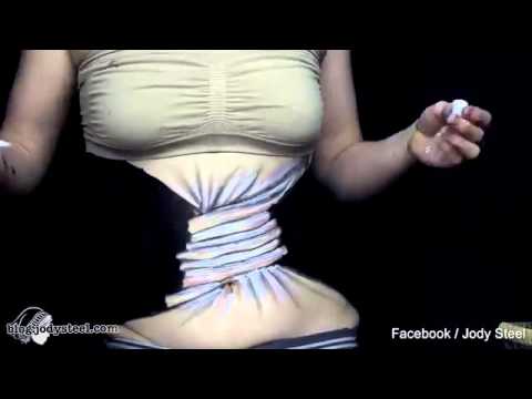 فنانة تحول خصرها لحبل ملتف حول نفسه