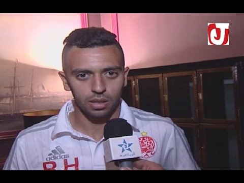 شاهد لاعبو الوداد يقدمون التعازي لأسر ضحايا جماهير الرجاء