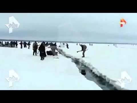 لحظة انشقاق الجليد تحت أقدام الصيادين