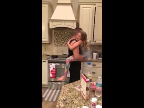 بالفيديو قصة حب بين أب وابنته تتلخص في “رقصة”