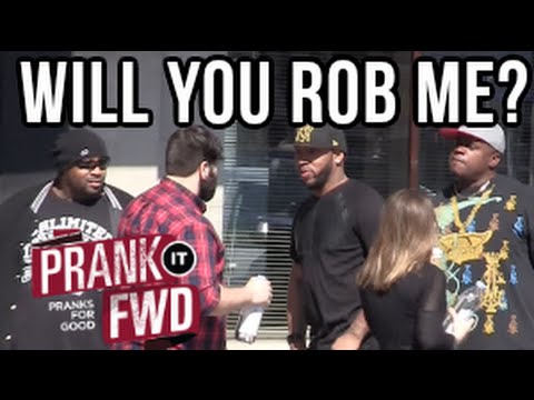 بالفيديو لبناني يستعين بـ”العسكر والحرامية” لطلب يد صديقته في أميرك