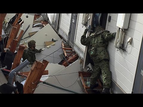 شاهد استمرار عمليات البحث عن ناجين جراء زلزال اليابان