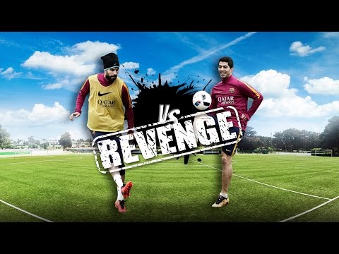 شاهد بيكيه يقهر سواريز في تحدي إحراز الأهداف من خلف المرمى