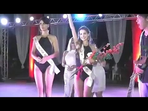 بالفيديو شاهد تجريد ملكة جمال من لقبها بعد التتويج بـ«ثوان»