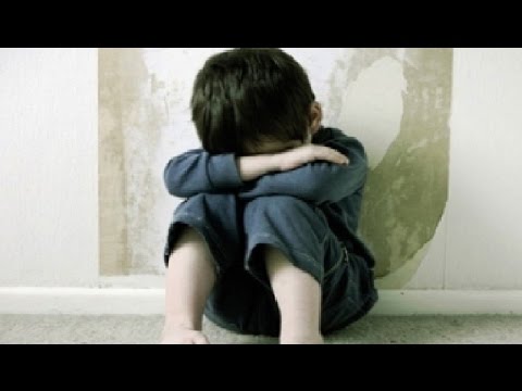 بالفيديو أم تبكي وتروي لحظات اغتصاب ابنها