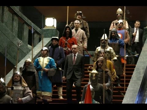أردوغان يستعرض حرسه العثماني