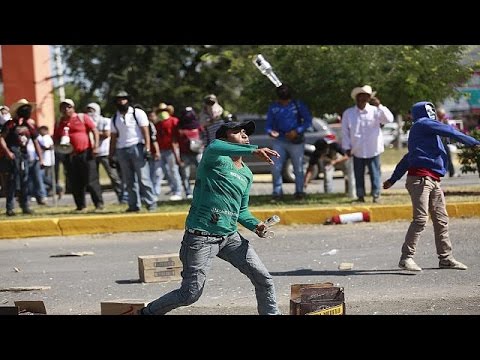 اشتباكات بين الطلبة وقوات الجيش في المكسيك